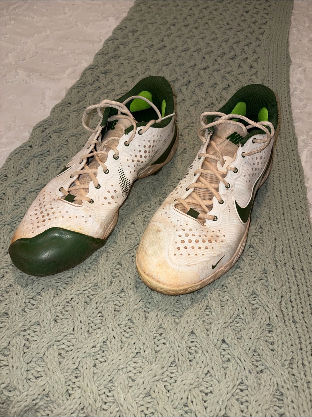 Nike White and Dark Green Men’s Baseball Cleats